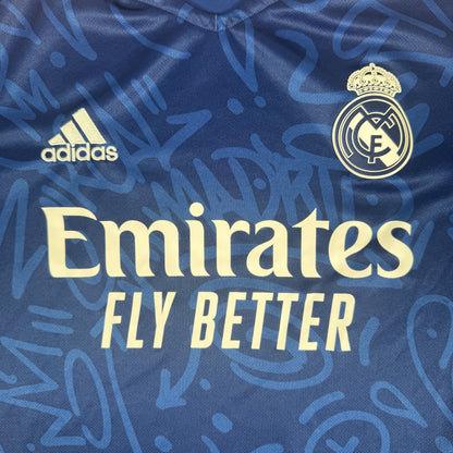 Real Madrid 2021/2022 Away Football Shirt Medium — front close-up