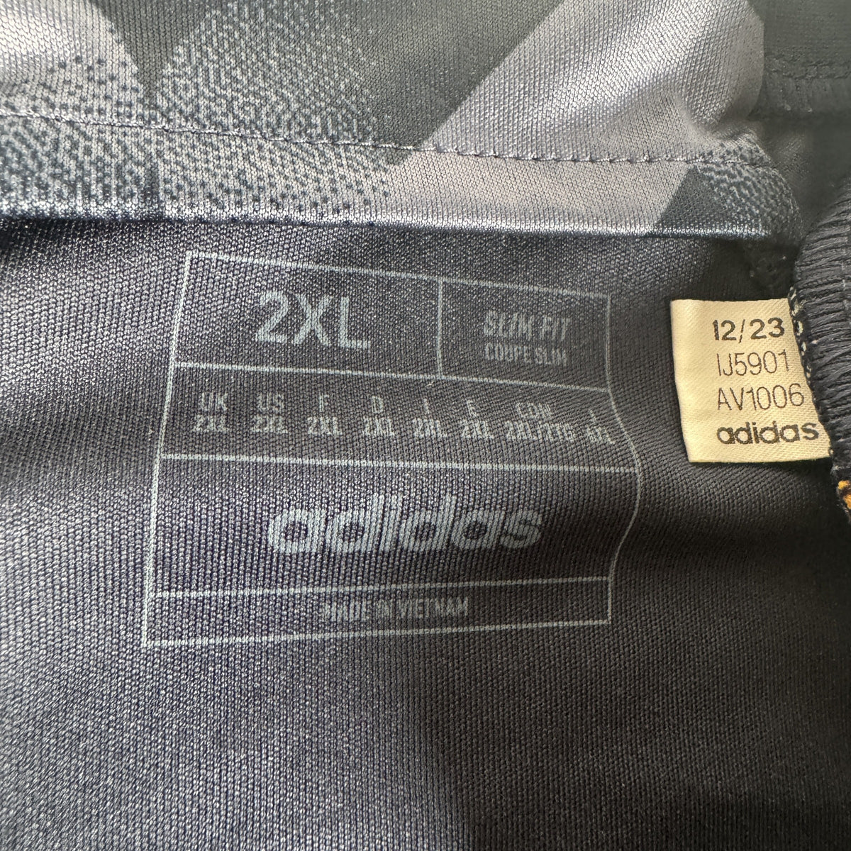Size label inside Real Madrid 2023/2024 away football shirt, size XXL