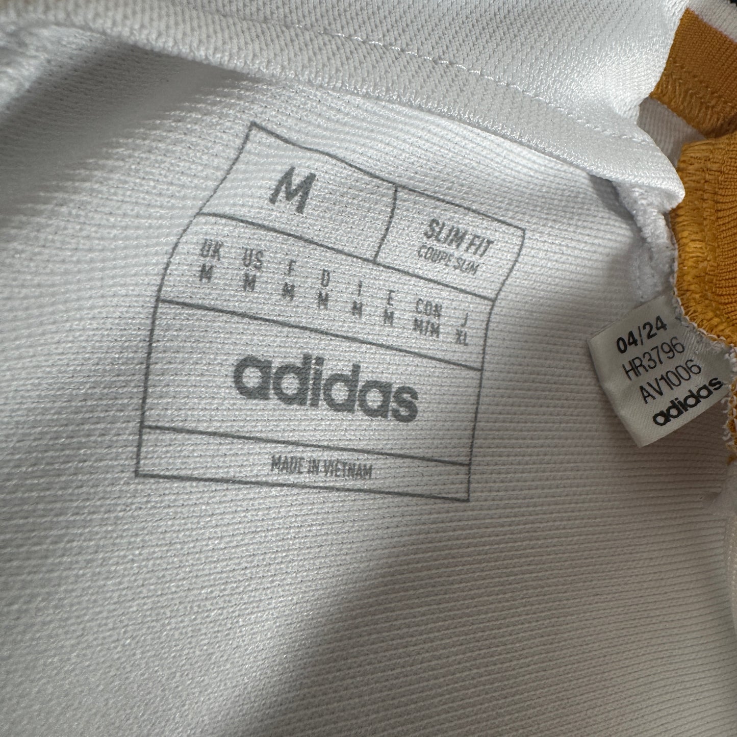 Real Madrid 2023/2024 Home Football Shirt Medium – Football Shirt Kingdom