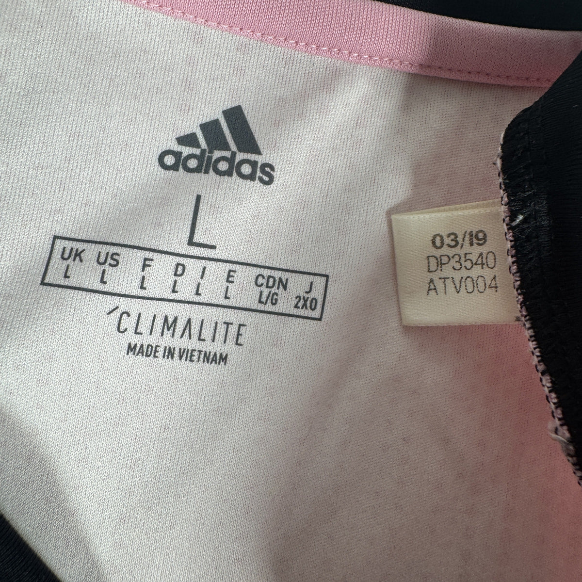 Size label inside Scotland 2019/2020 away football shirt, size Large