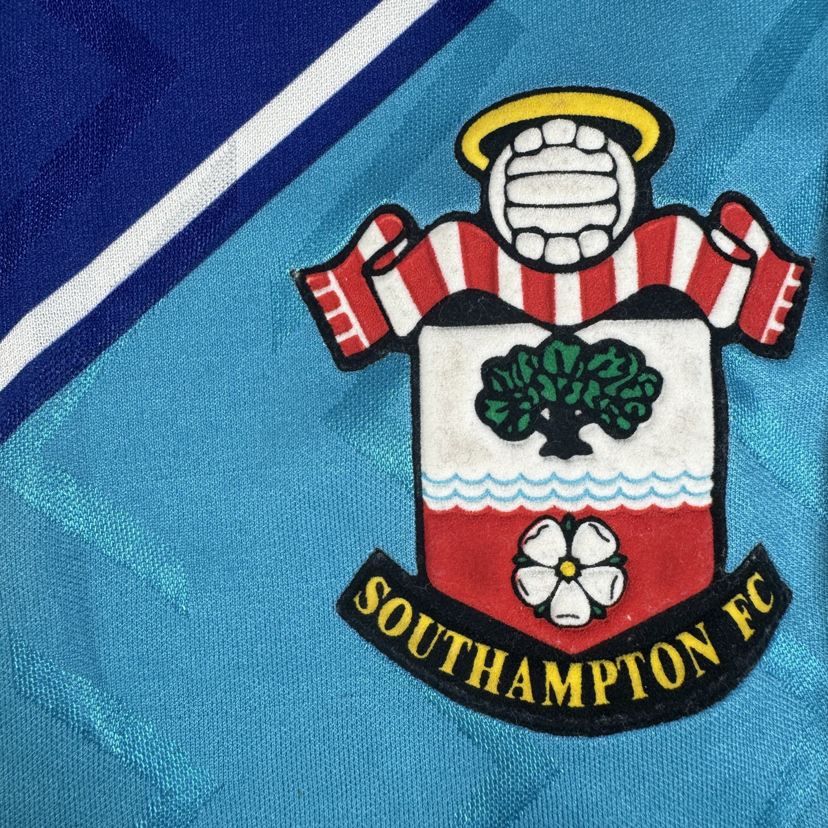 Southampton 1993/1994/1995 away football shirt, size Large