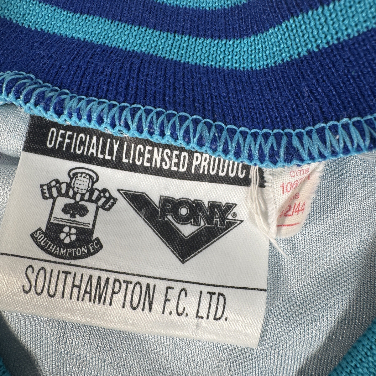 Size label inside Southampton 1993/1994/1995 away football shirt, size Large