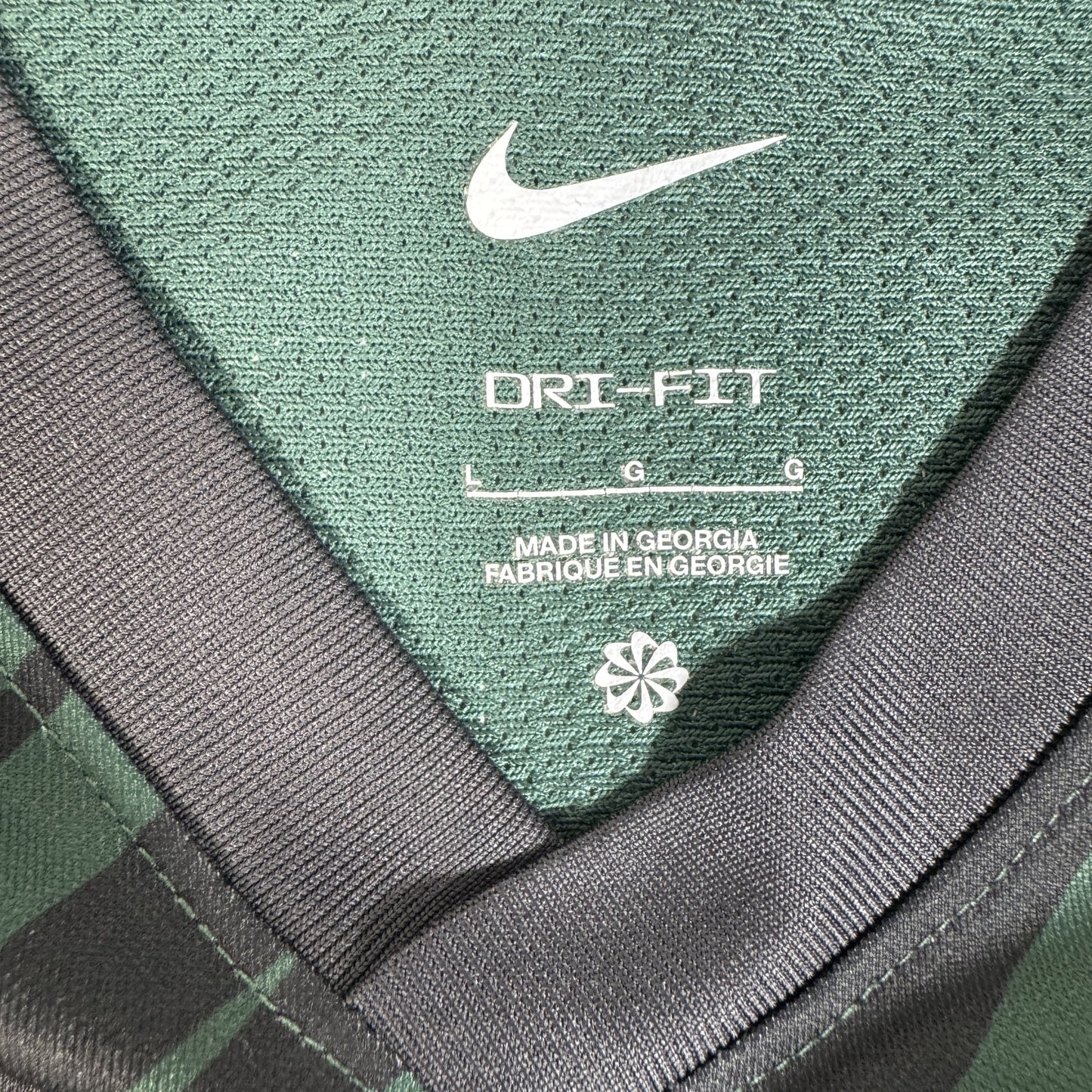 Sporting CP 2021/2022 Third Football Shirt Large