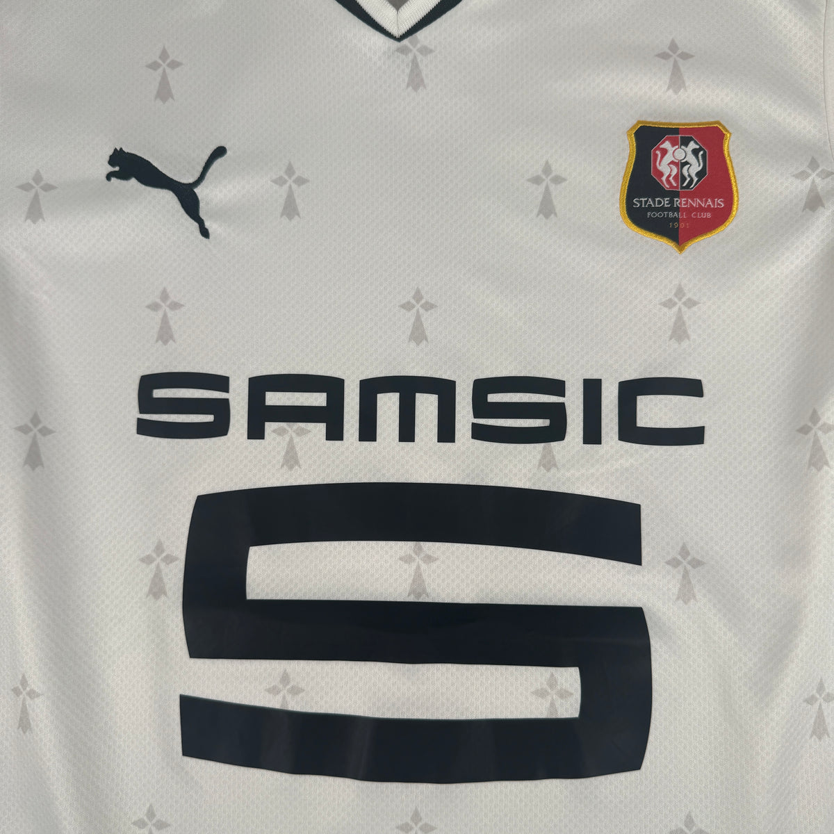 Stade Rennais 2022/2023 Away Football Shirt Small – Football Shirt Kingdom