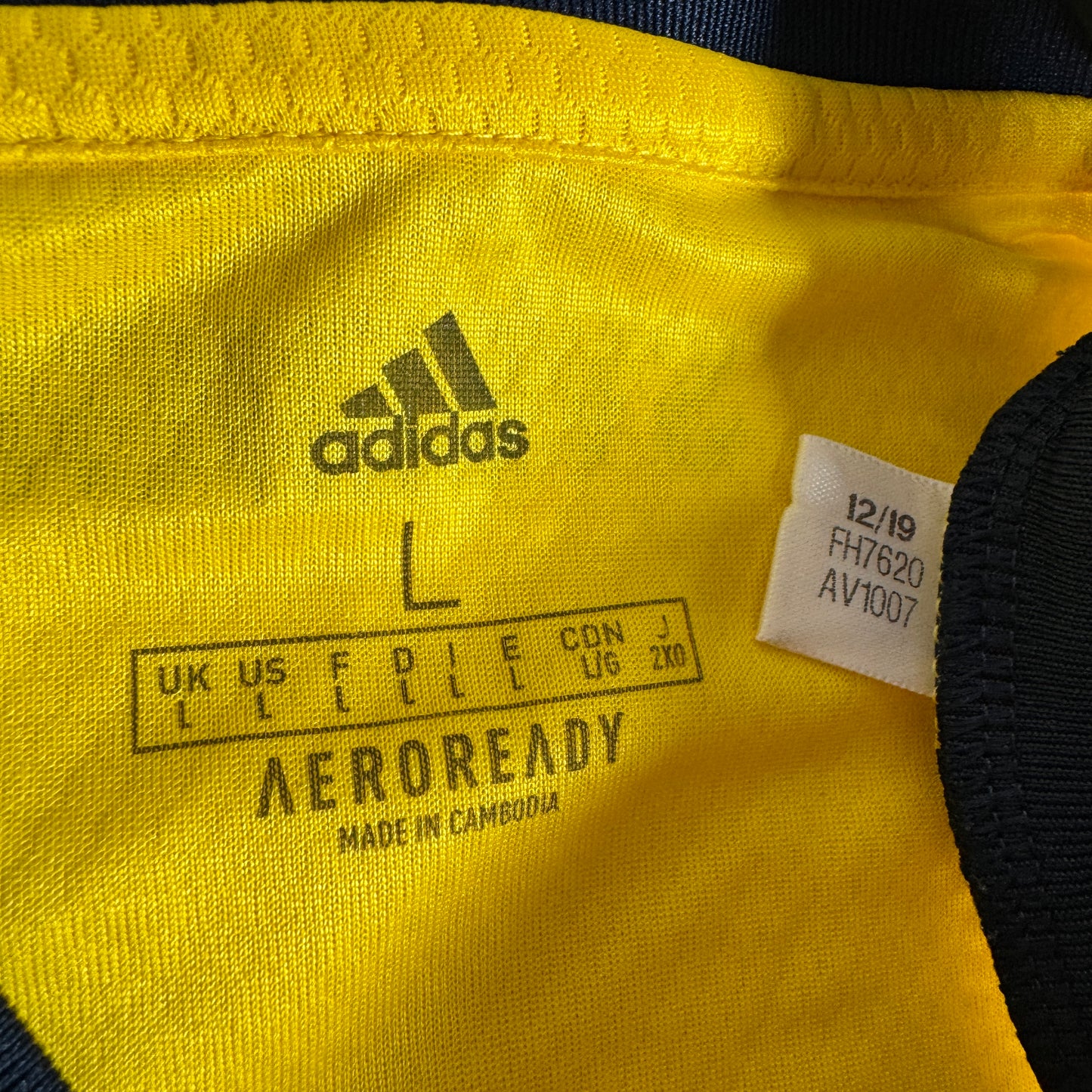 Sweden 2020/2021/2022 Home Football Shirt Large – Football Shirt Kingdom