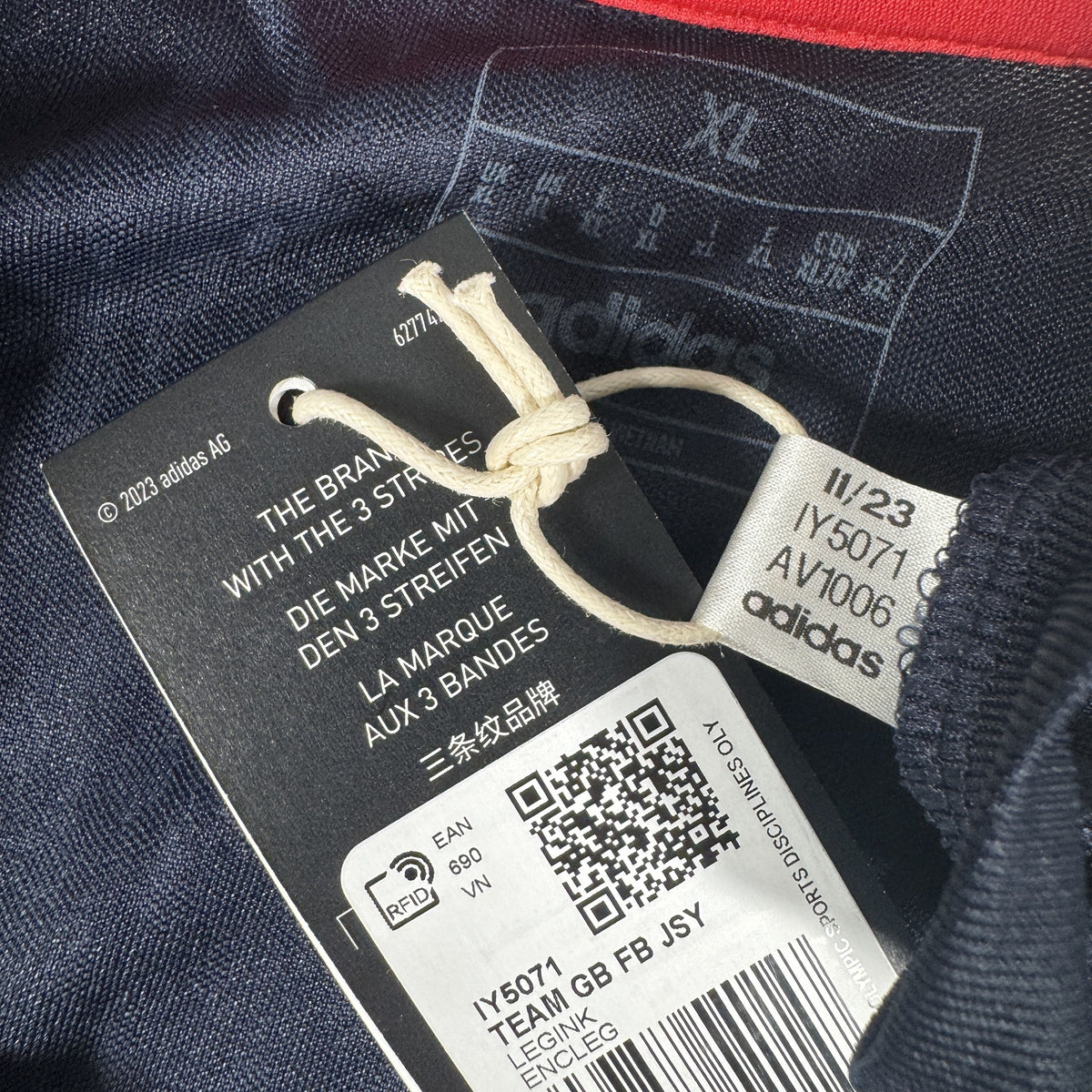 Size label inside Team GB 2024/2025 home football shirt, size XL