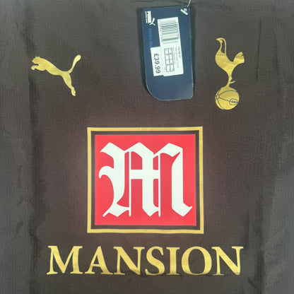 Close-up of Tottenham Hotspur 2006/2007 third football shirt, size Small