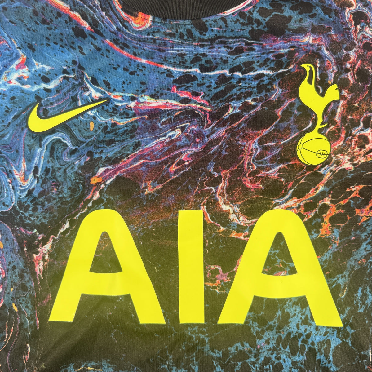 Close-up of Tottenham Hotspur 2021/2022 away football shirt, size Medium