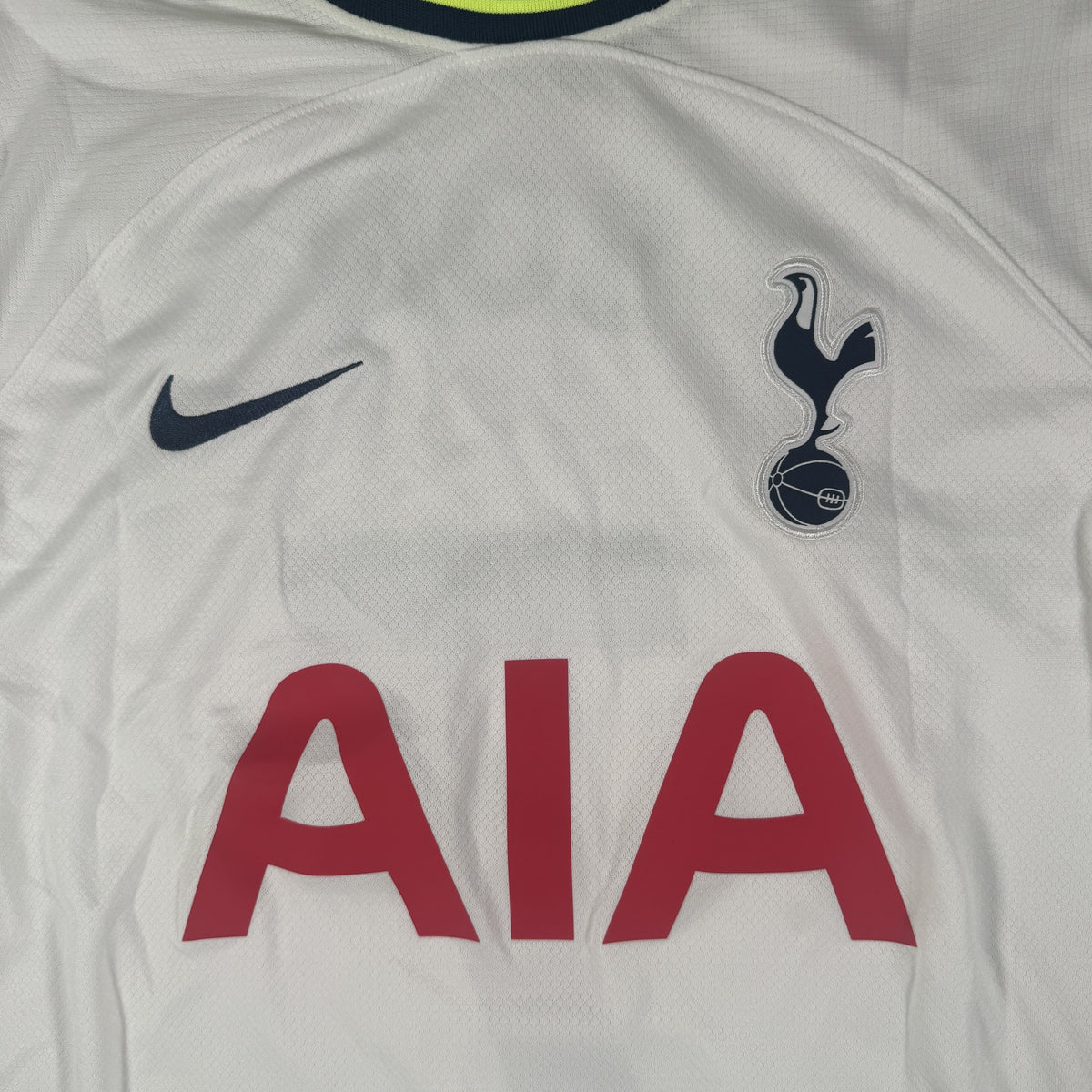 Tottenham Hotspur 2022/2023 home football shirt, size Medium