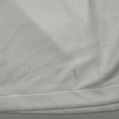 Size label inside Tottenham Hotspur 2022/2023 home football shirt, size Medium