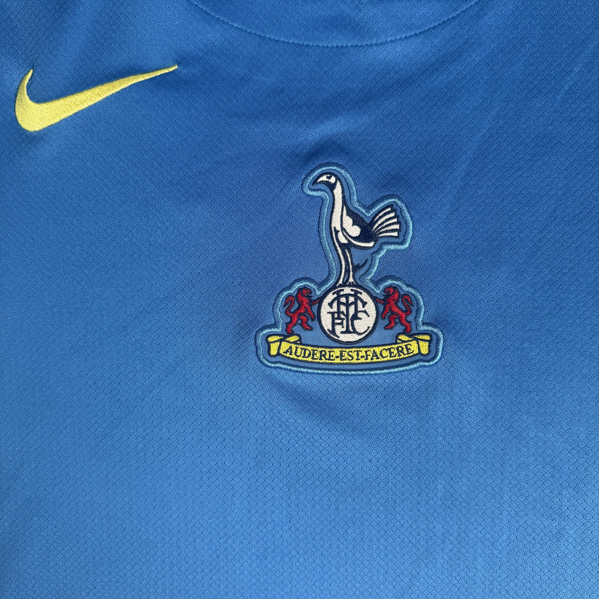 Close-up of Tottenham Hotspur 2025/2026 training football shirt, size Medium
