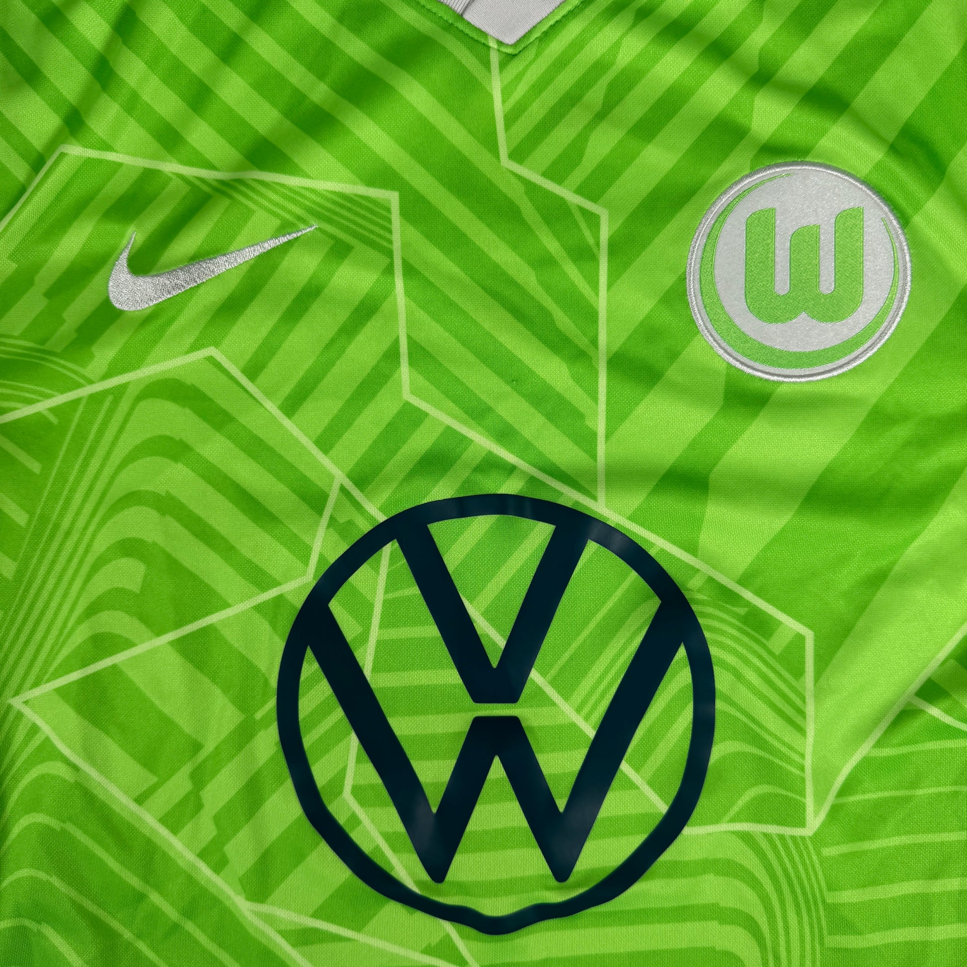 VfL Wolfsburg 2021/2022 Home Football Shirt Small – Football Shirt Kingdom