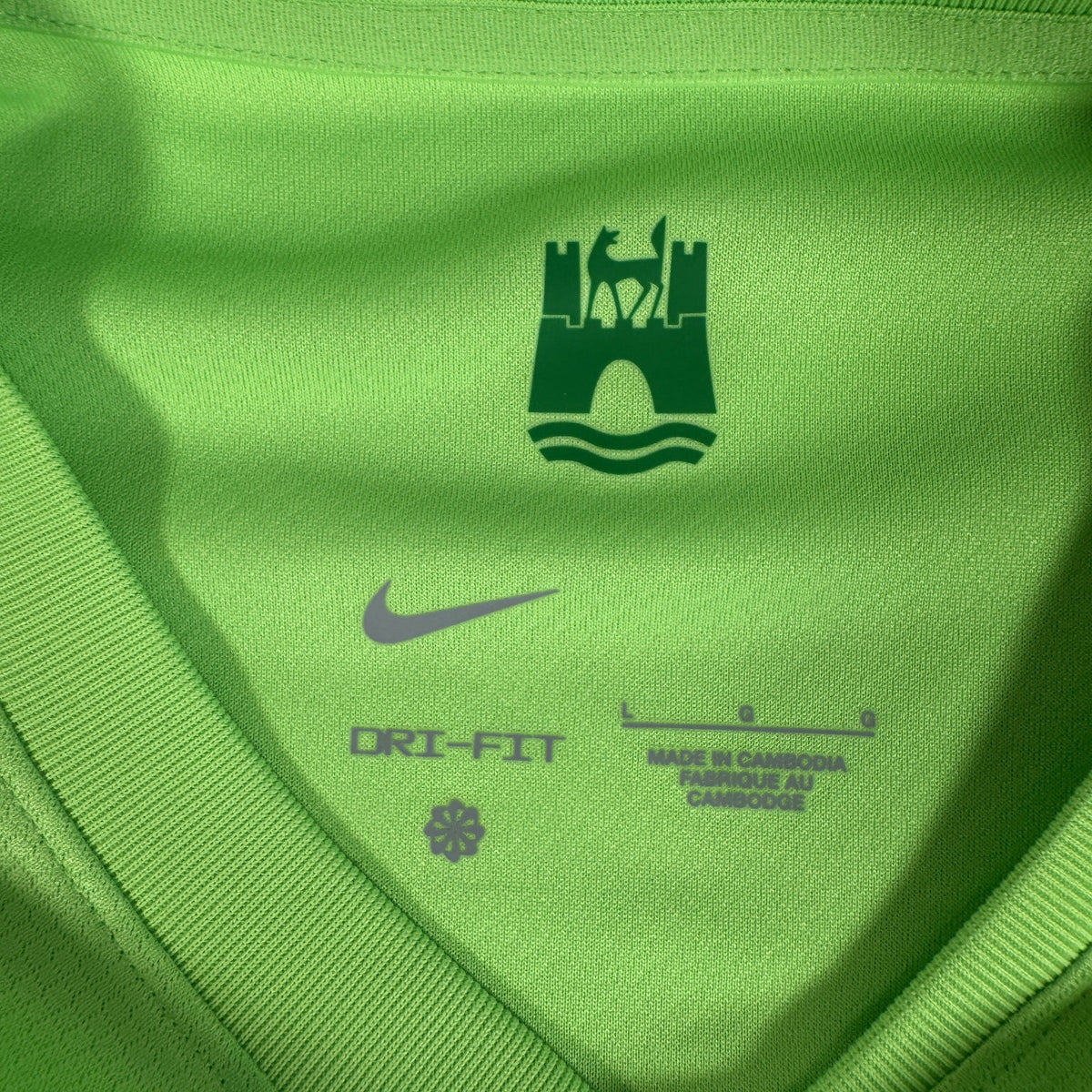 Size label inside VfL Wolfsburg 2024/2025 home football shirt, size Large