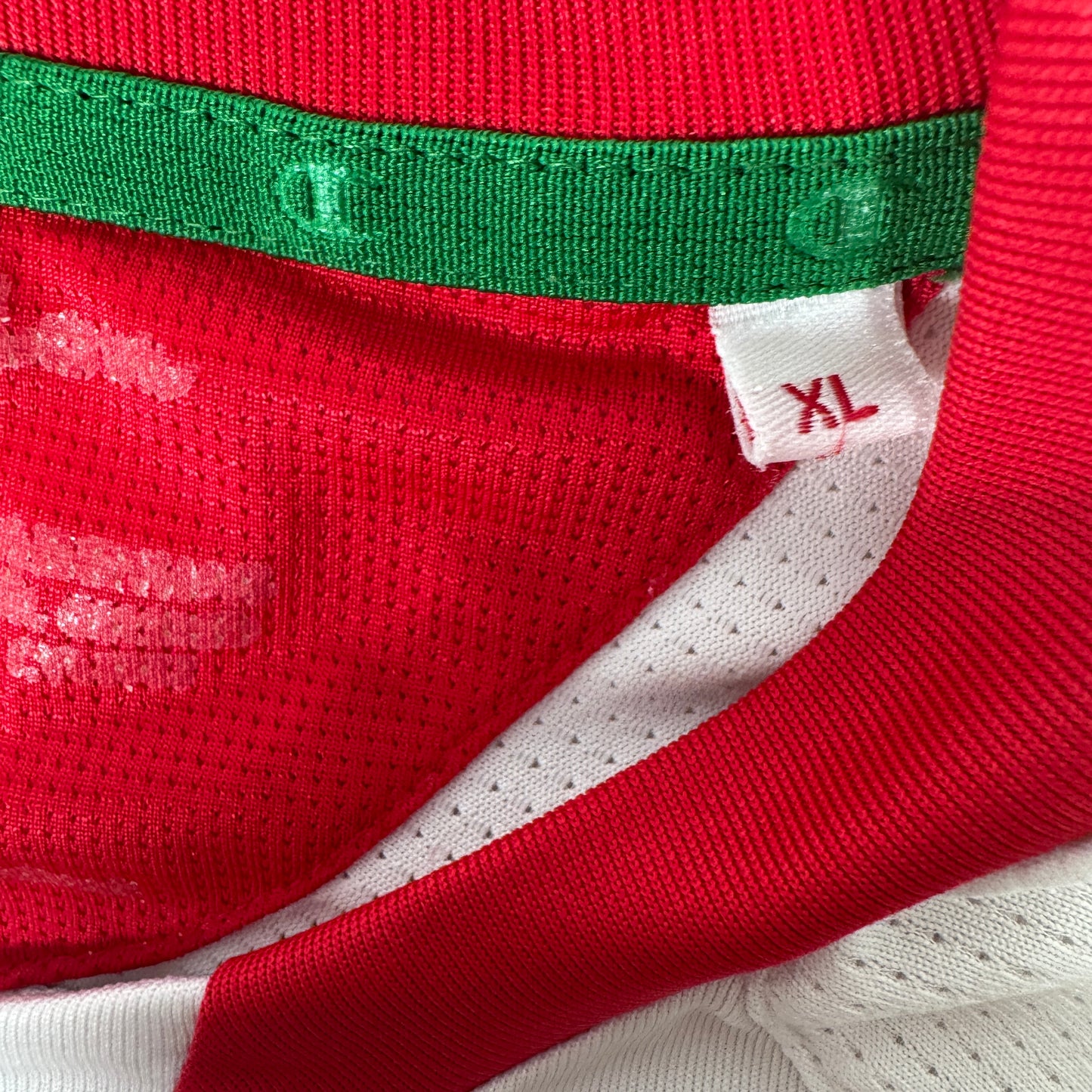 Wales 2008/2009/2010 Away Football Shirt XL – Football Shirt Kingdom