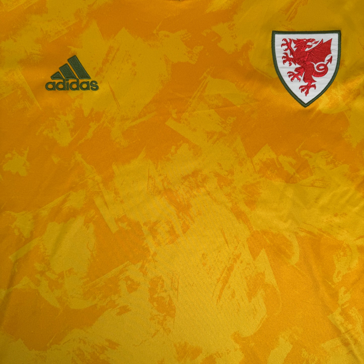 Wales 2020/2021/2022 Away Football Shirt 2XL – Football Shirt Kingdom
