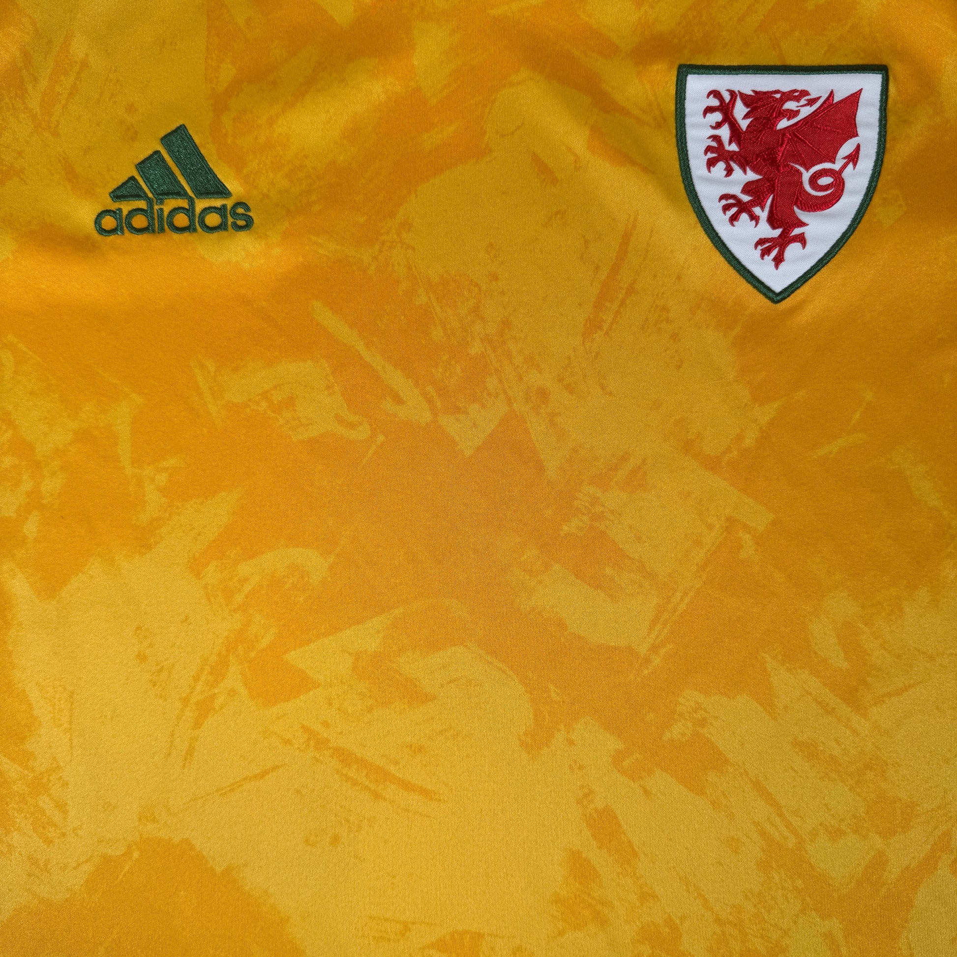 Wales 2020/2021/2022 Away Football Shirt Medium – Football Shirt Kingdom