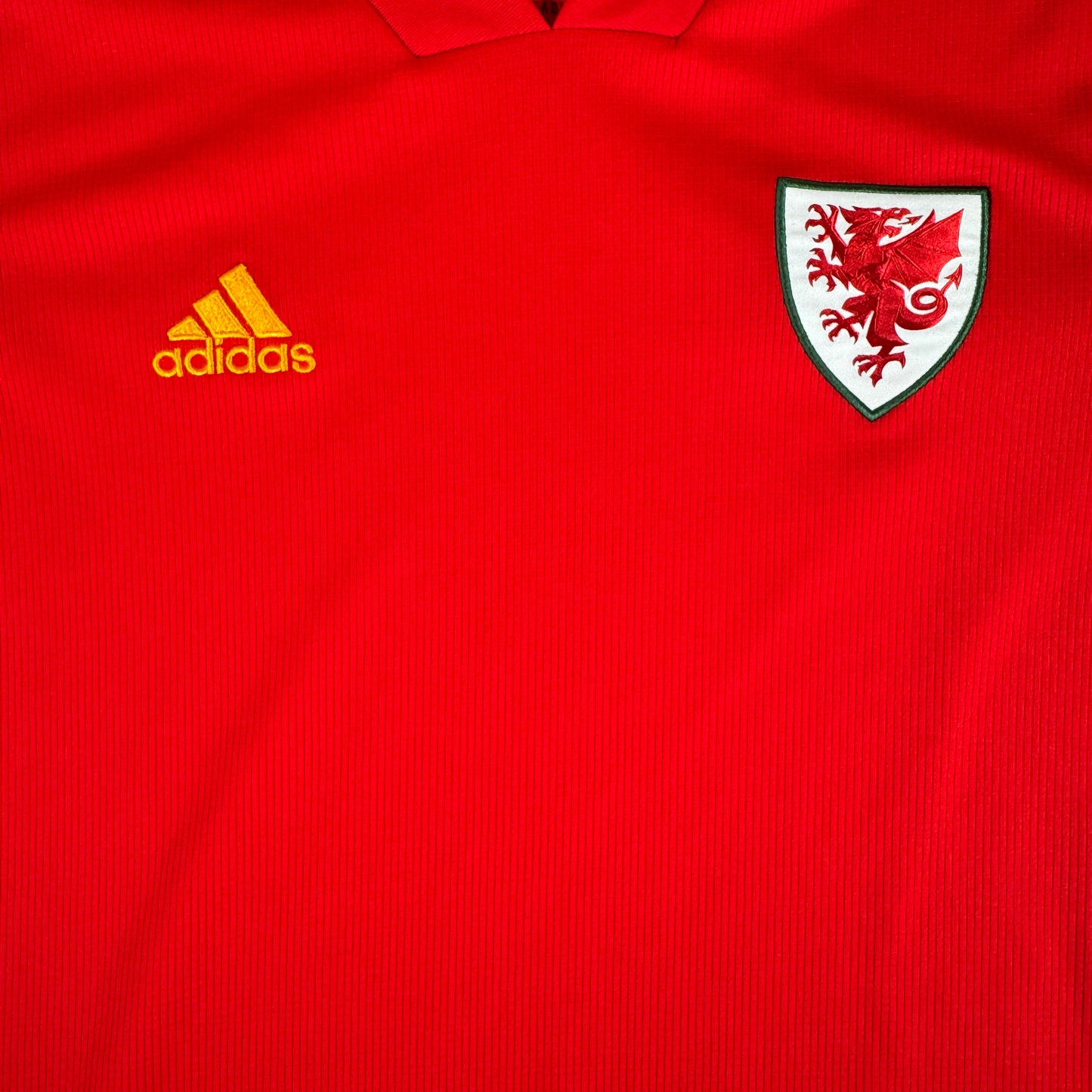 Wales 2020/2021/2022 Home Football Shirt Medium – Football Shirt Kingdom