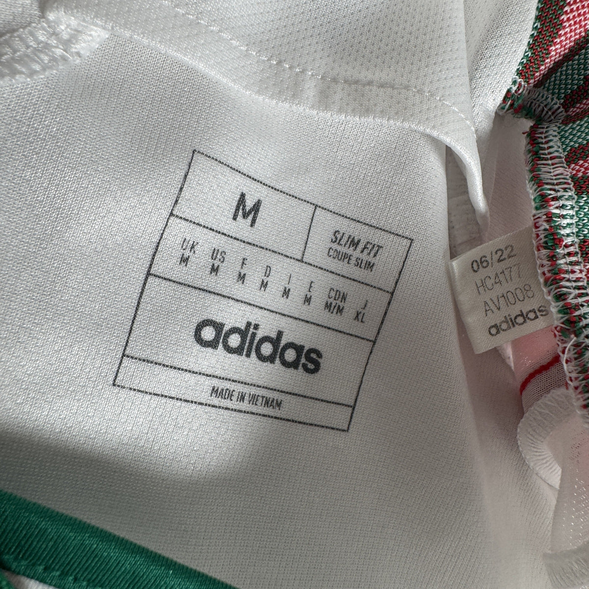 Wales 2022/2023/2024 Away Football Shirt Medium