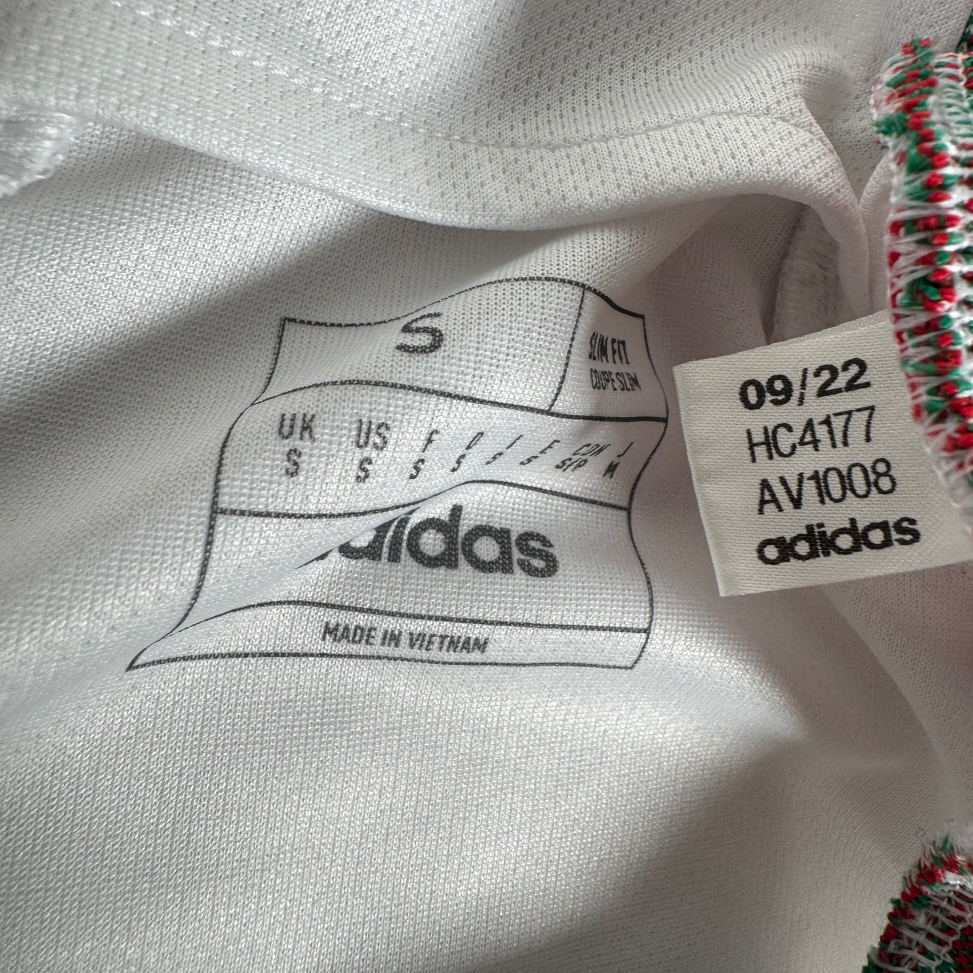 Wales 2022/2023/2024 Away Football Shirt Small – Football Shirt Kingdom