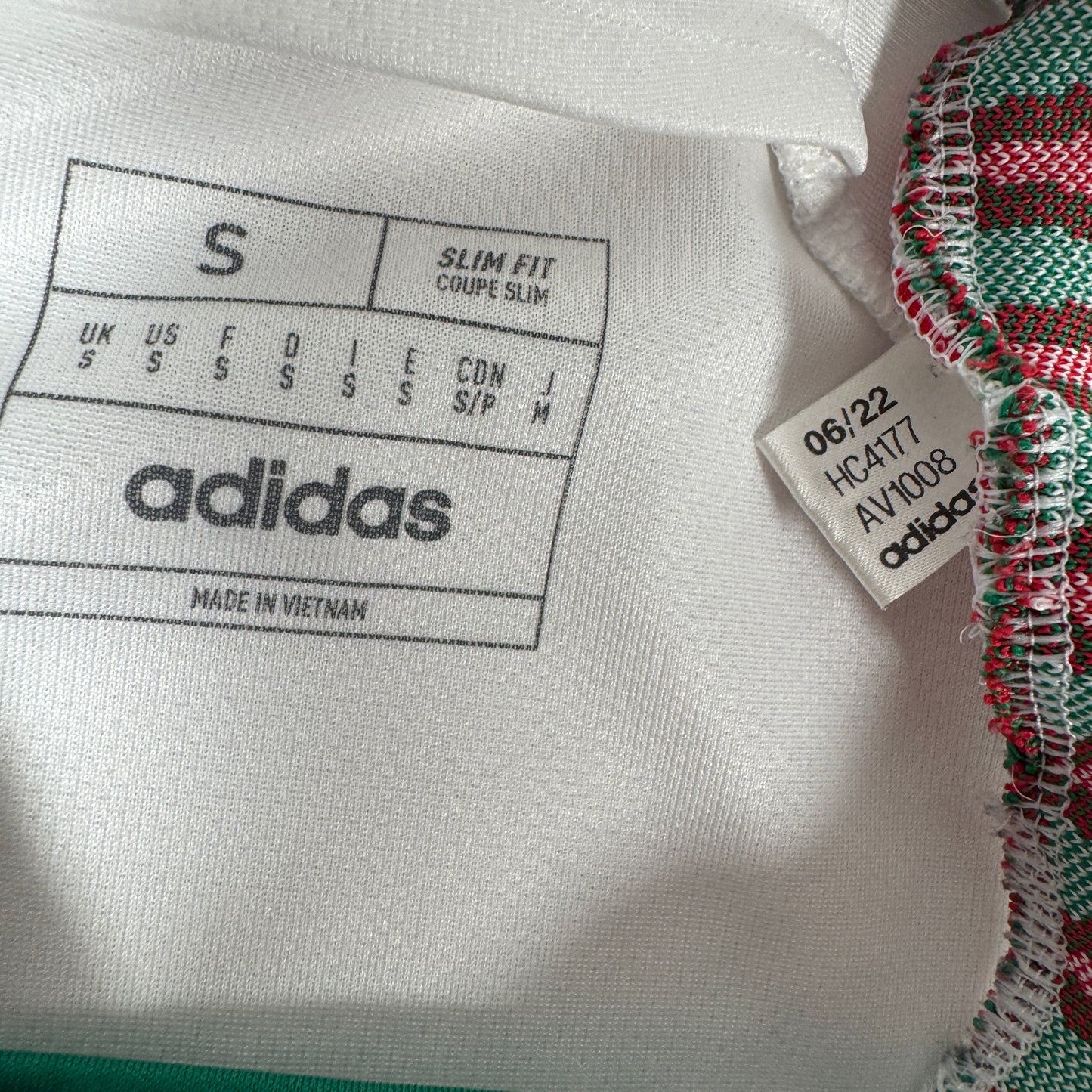 Wales 2022/2023/2024 Away Football Shirt Small – Football Shirt Kingdom