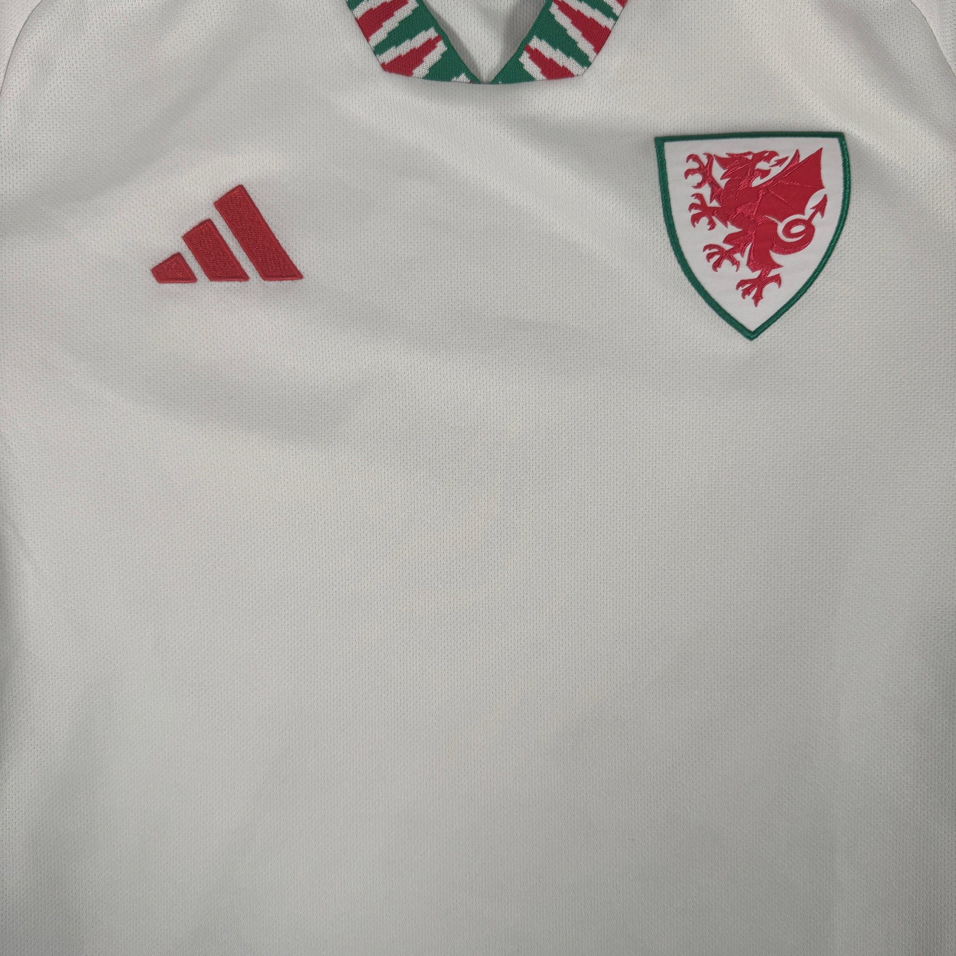 Wales 2022/2023/2024 Away Football Shirt Small – Football Shirt Kingdom