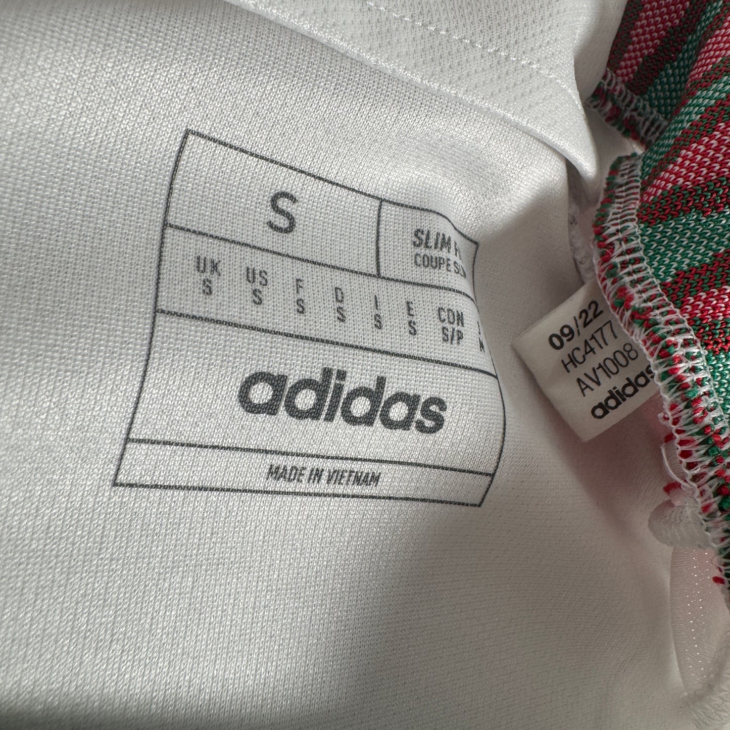 Wales 2022/2023/2024 Away Football Shirt Small – Football Shirt Kingdom