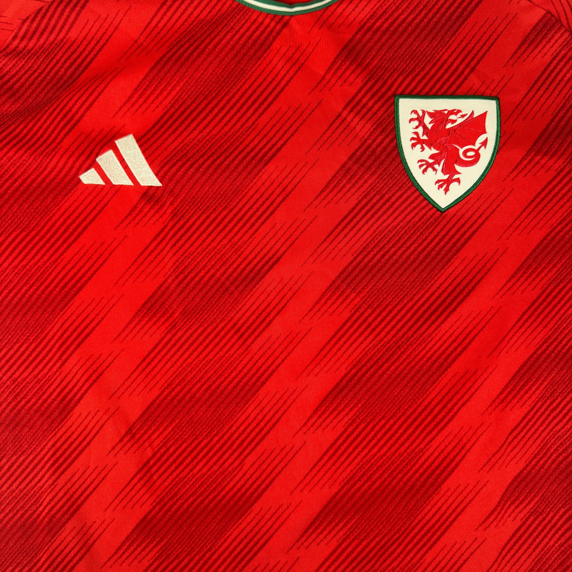 Wales 2022/2023 Home Football Shirt Large – Football Shirt Kingdom