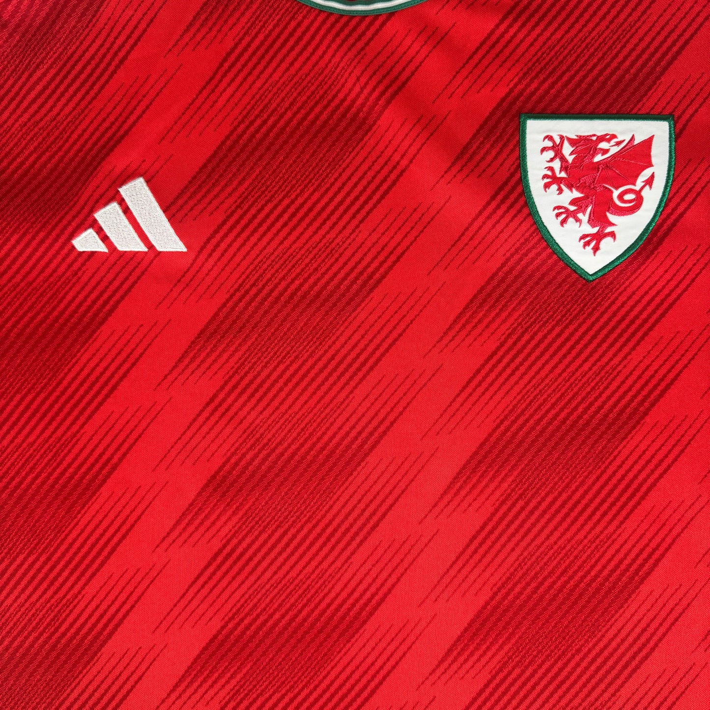 Wales 2022/2023/2024 Home Football Shirt Large – Football Shirt Kingdom