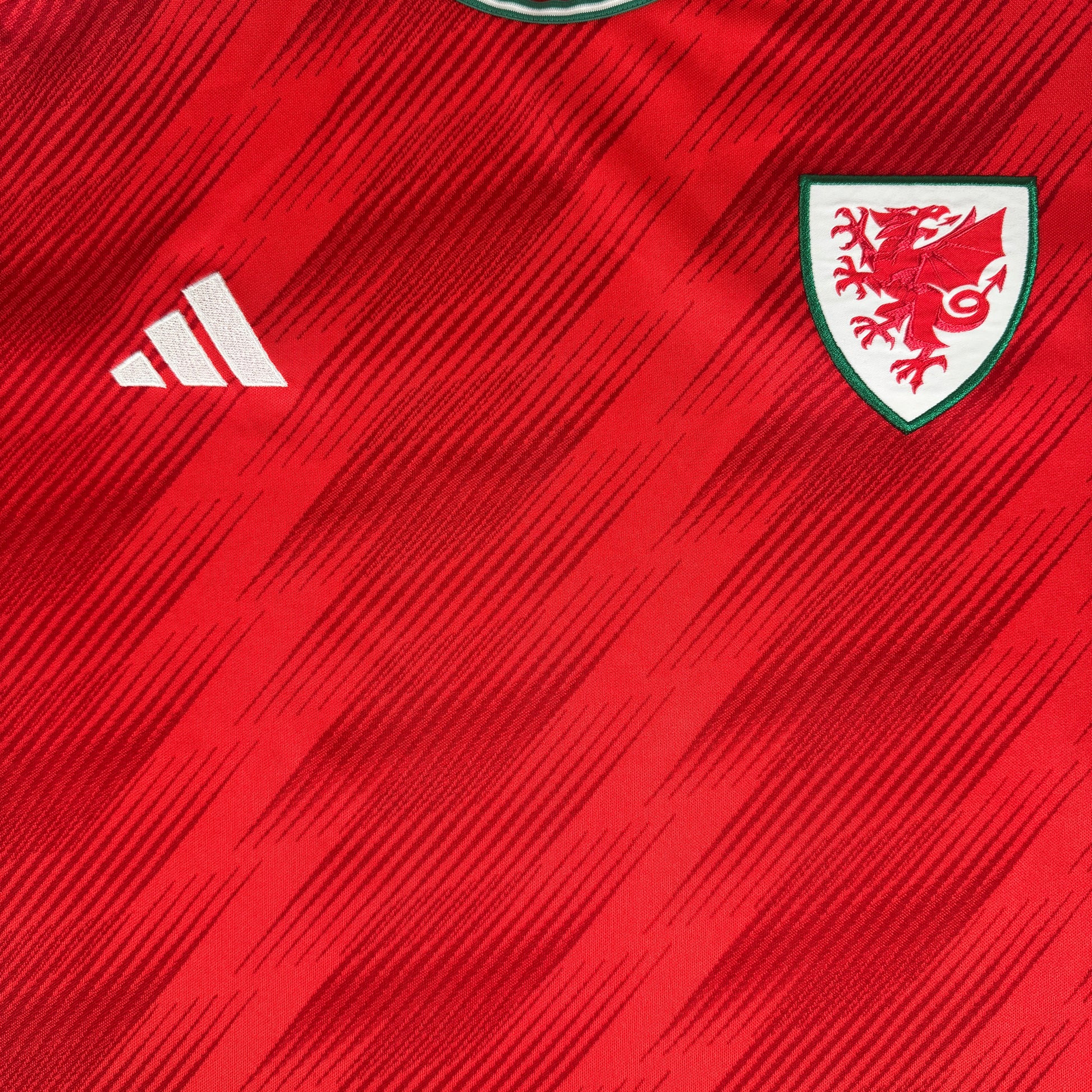 Wales 2022/2023/2024 Home Football Shirt Large – Football Shirt Kingdom