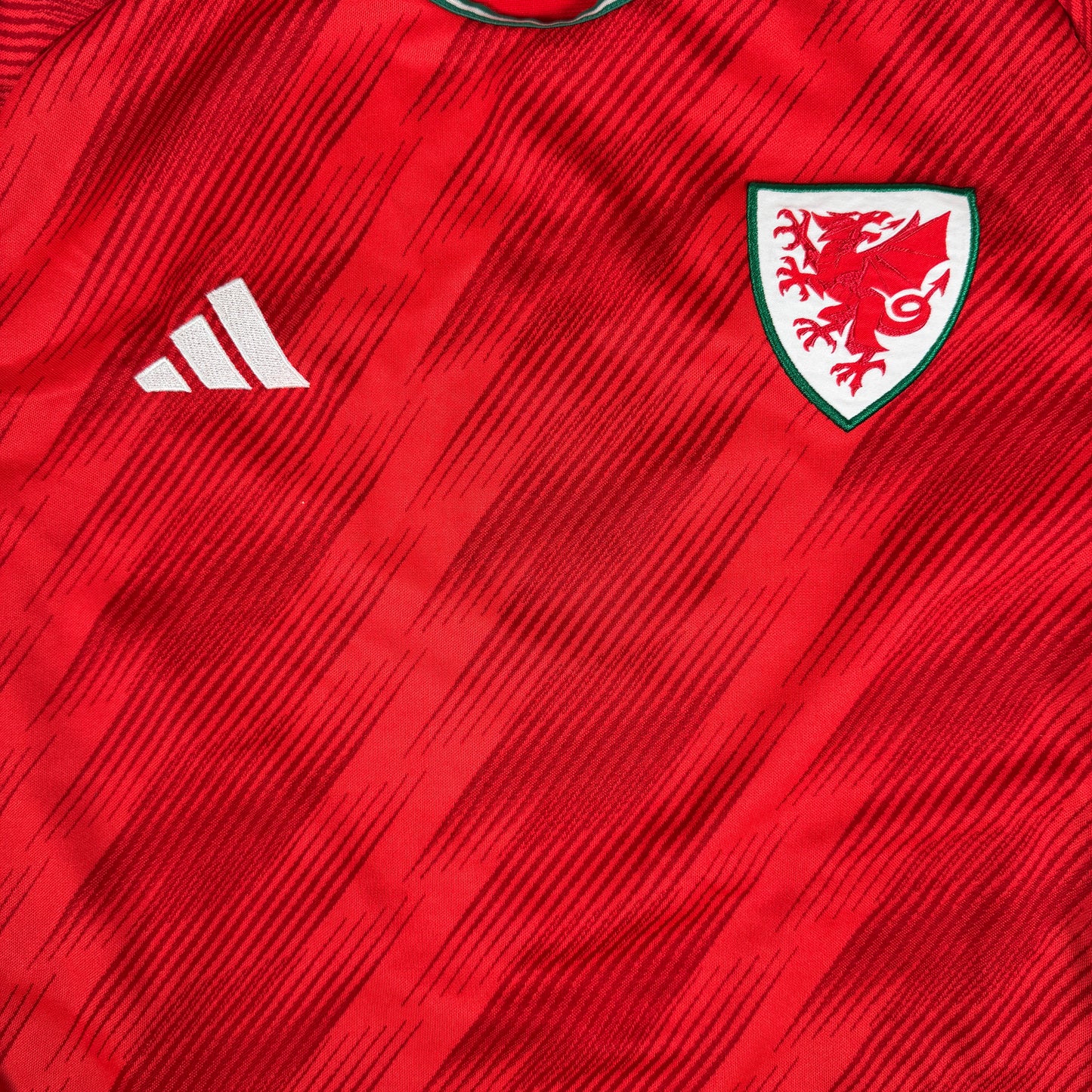 Wales 2022/2023/2024 Home Football Shirt Medium – Football Shirt Kingdom