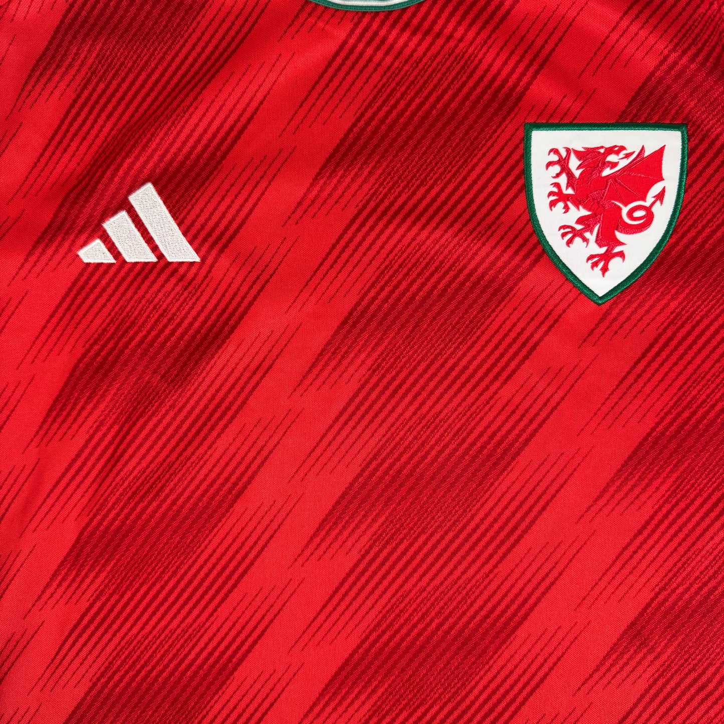 Wales 2022/2023/2024 Home Football Shirt Medium – Football Shirt Kingdom