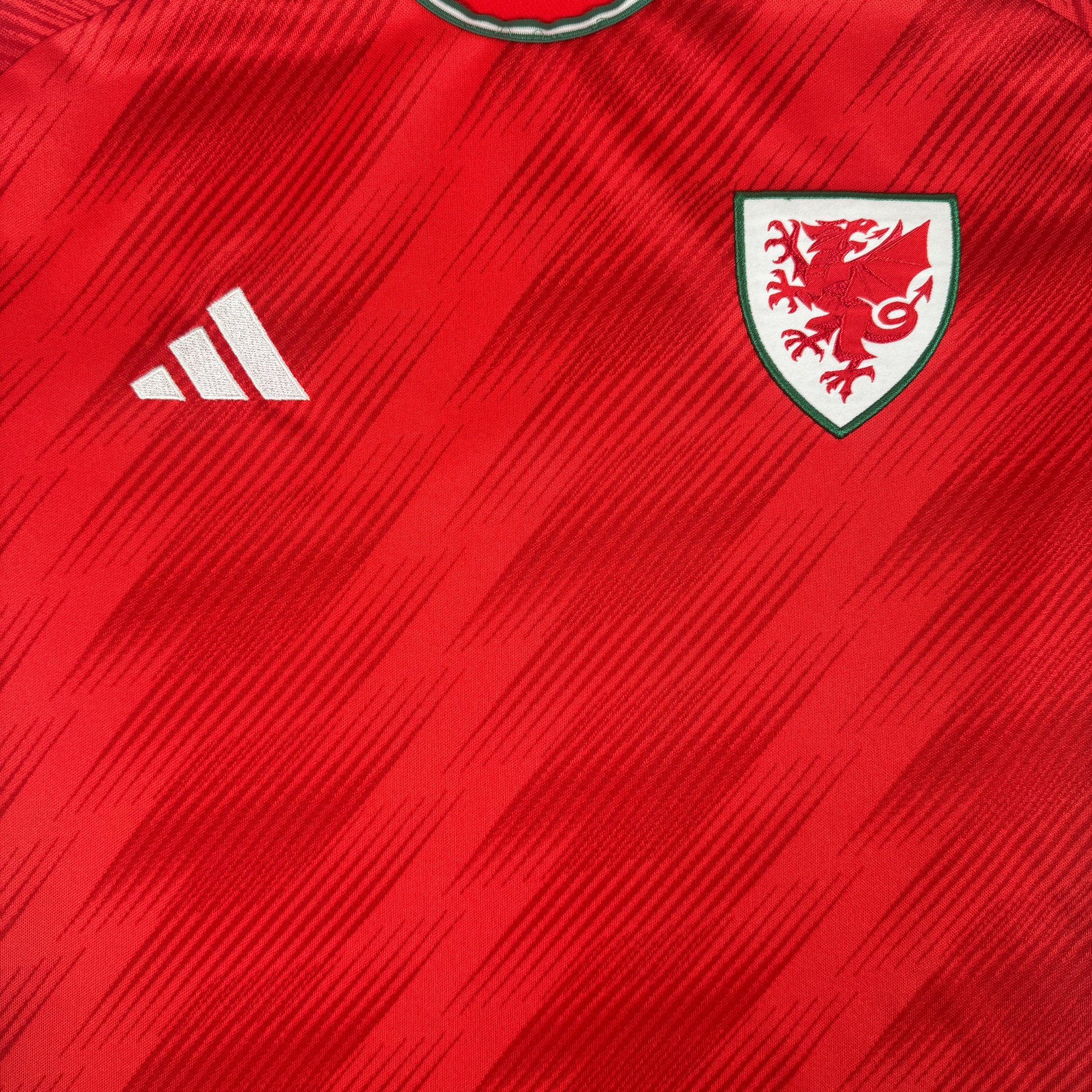 Wales 2022/2023/2024 Home Football Shirt Small – Football Shirt Kingdom