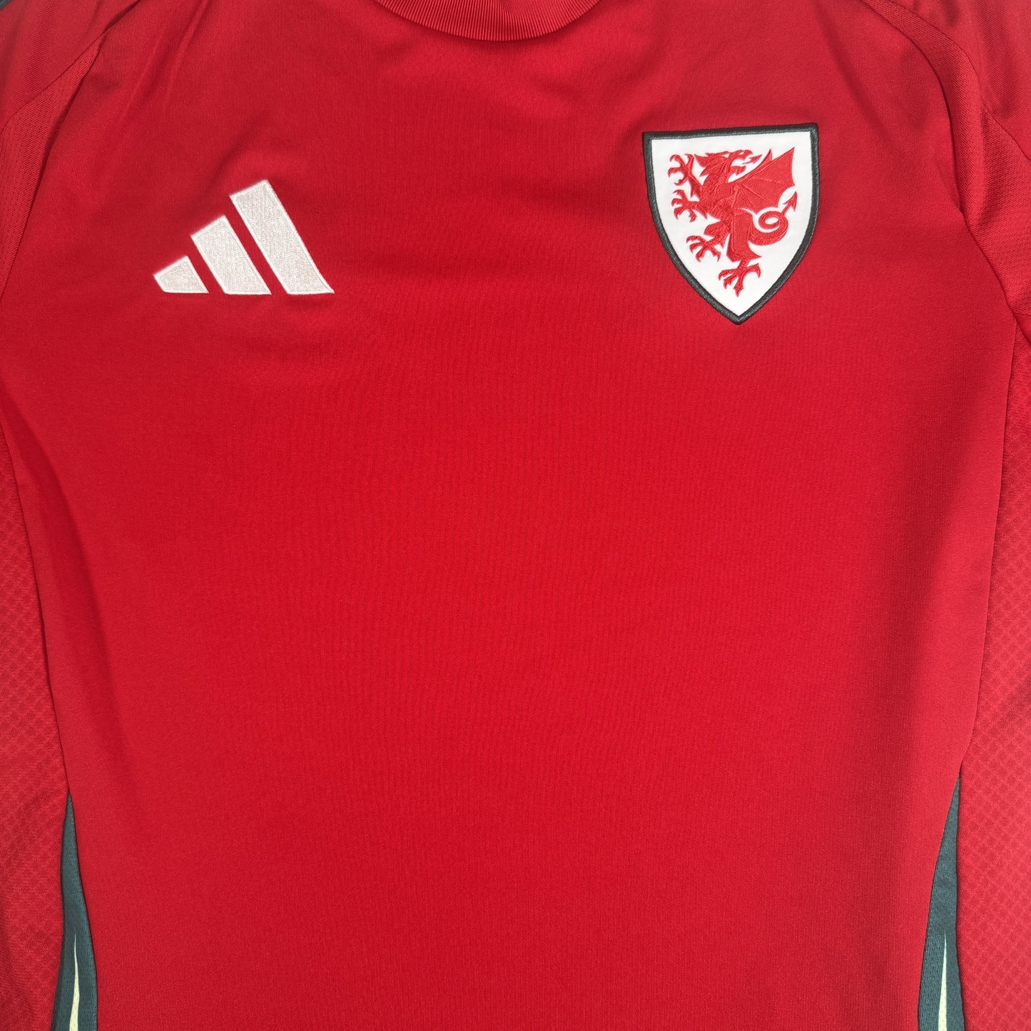 Wales 2024/2025/2026 Home Football Shirt Medium