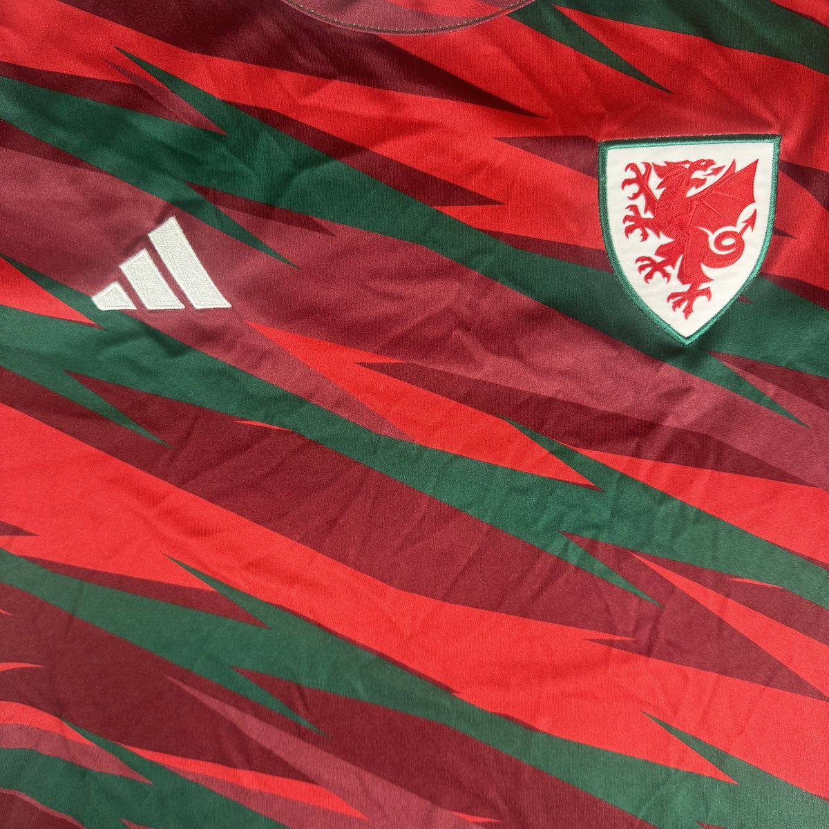 Wales 2024/2025/2026 Training Football Shirt Medium