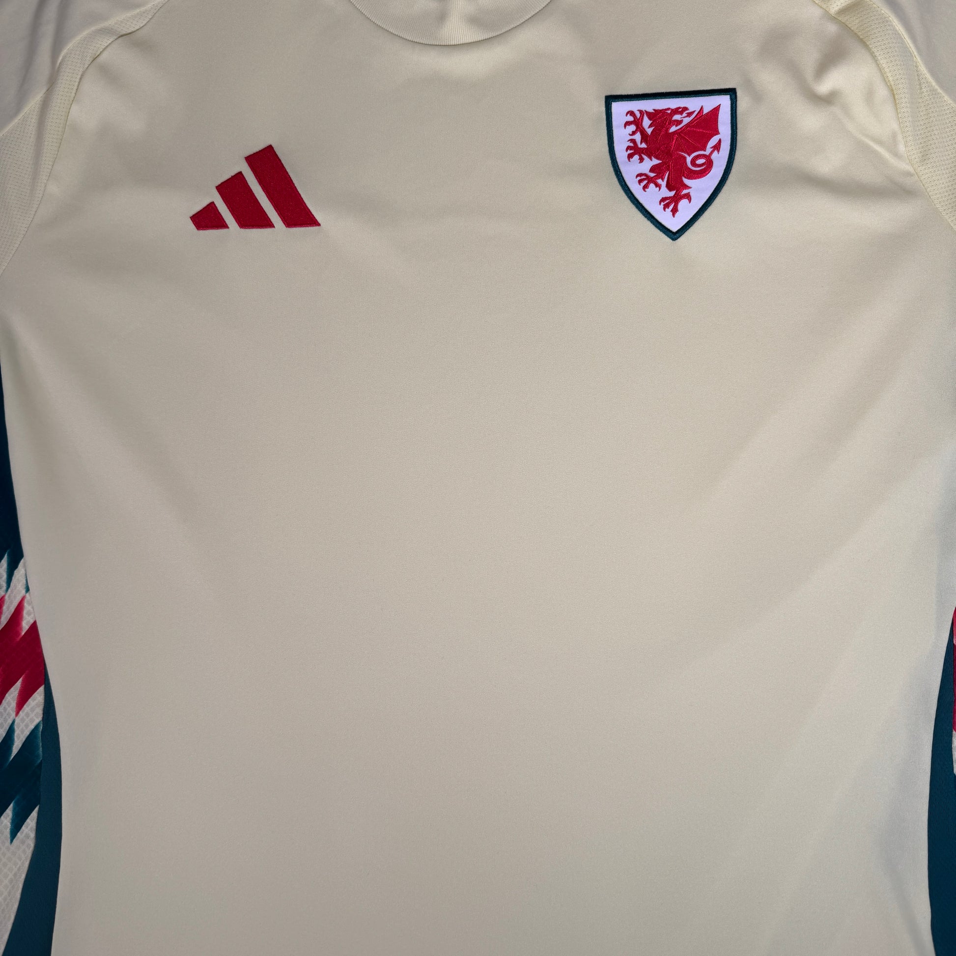 Wales 2024/2025 Away Football Shirt 2XL – Football Shirt Kingdom