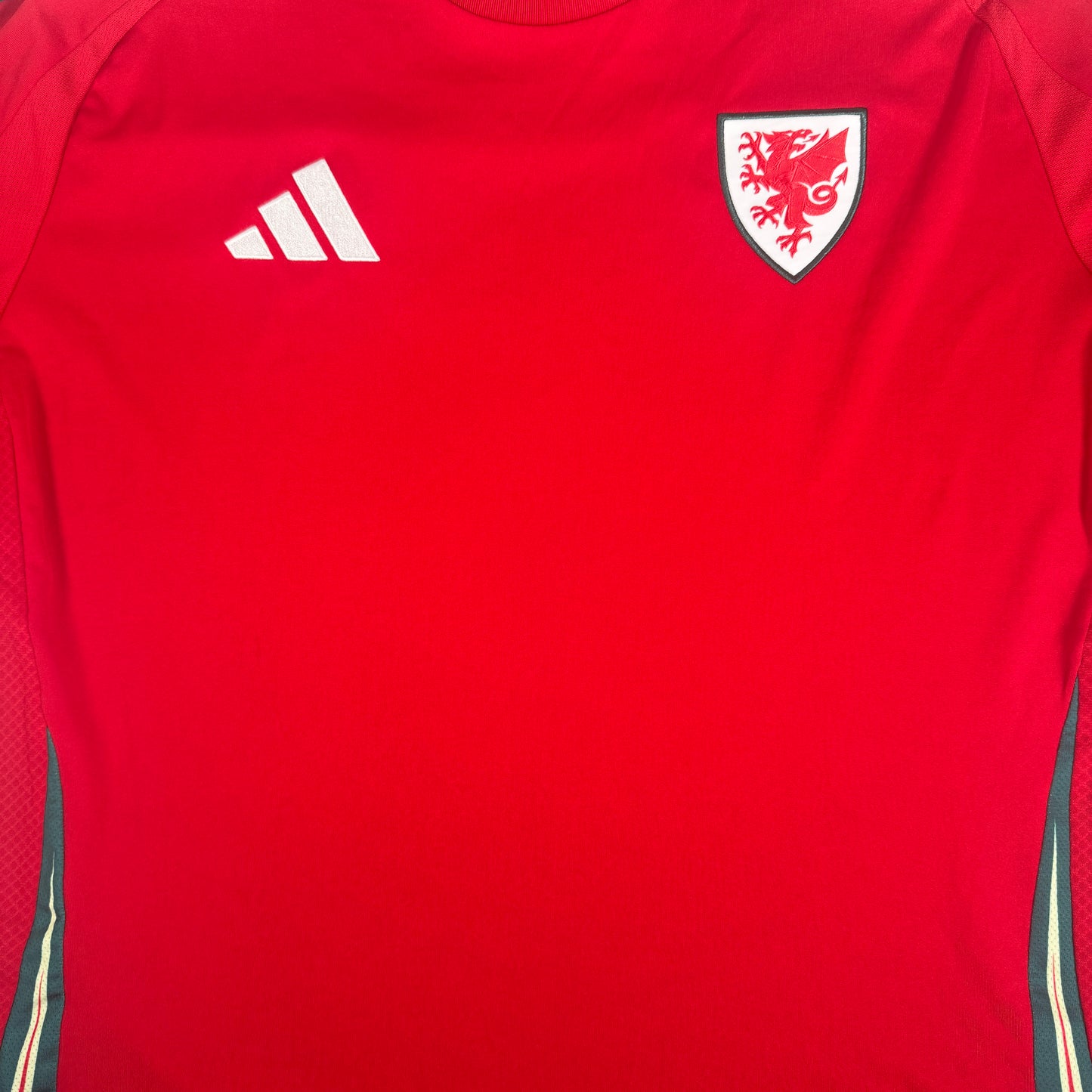 Wales 2024/2025/2026 Home Football Shirt 2XL – Football Shirt Kingdom