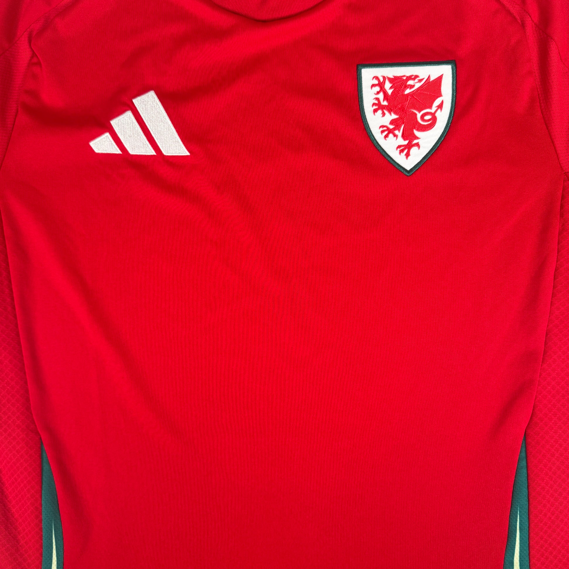 Wales 2024/2025 Home Football Shirt Medium – Football Shirt Kingdom