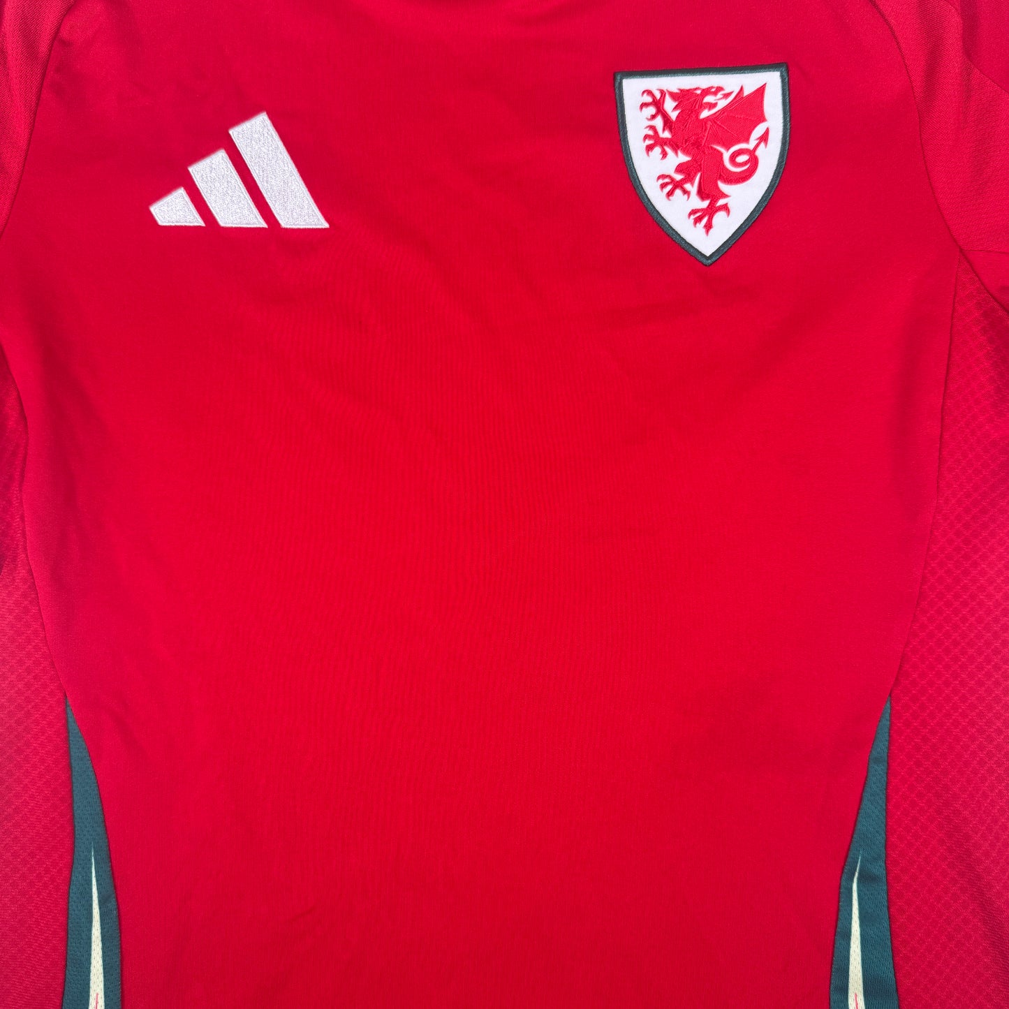 Wales 2024/2025 Home Football Shirt Small – Football Shirt Kingdom