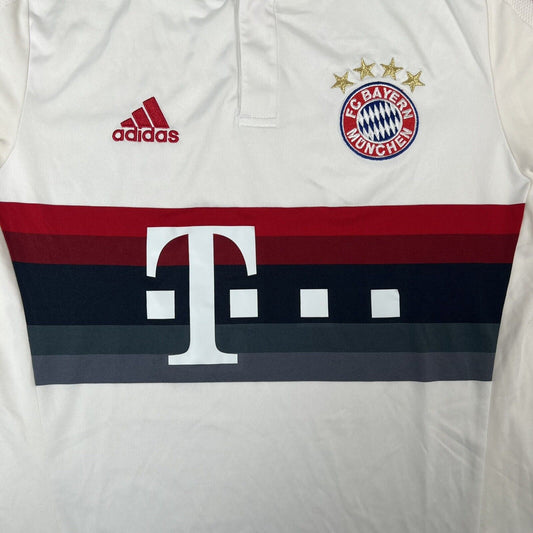 Bayern Munich 2015/2016 Away Football Shirt Medium - Football Shirt Kingdom