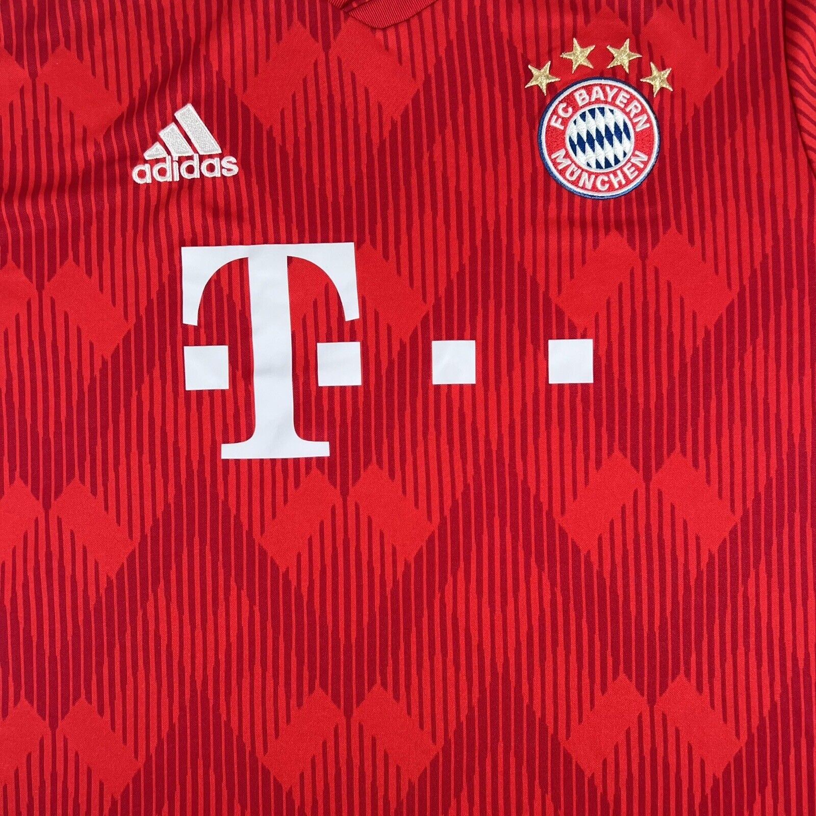 Bayern Munich 2018/2019 Home Football Shirt   Large - Football Shirt Kingdom