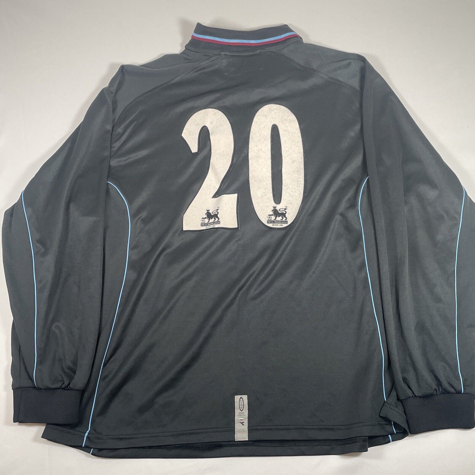 20 aston villa 2000 2001 away football shirt long sleeve xl4