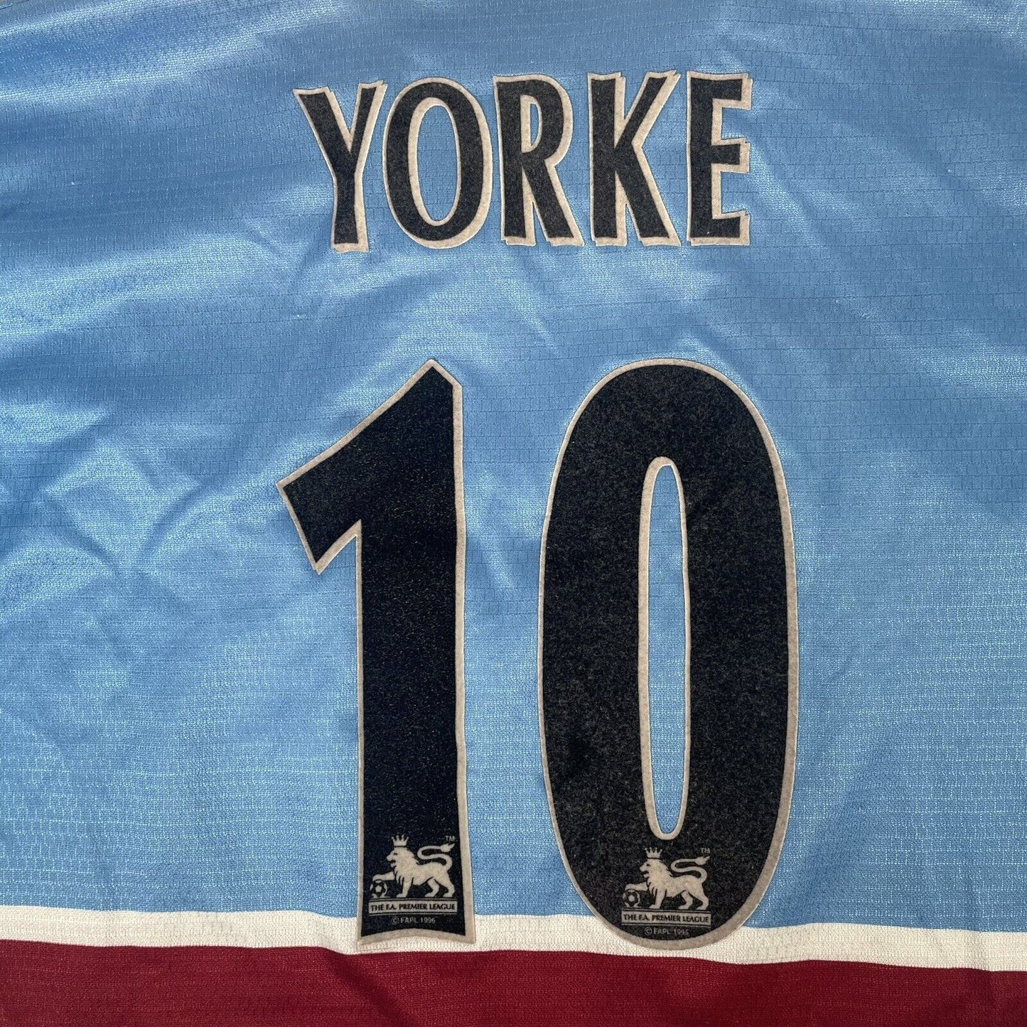 Aston Villa YORKE 10 1997/1998 Away Football Shirt Small