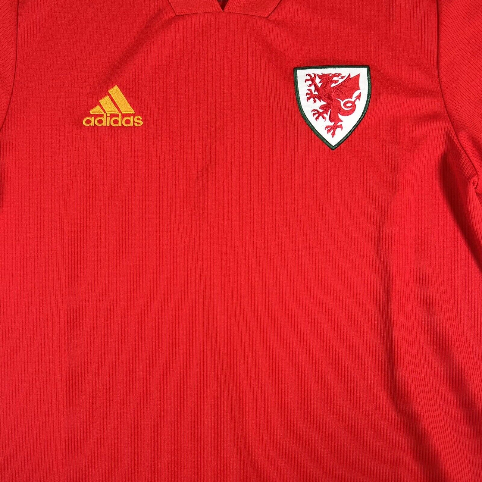 Wales Euro 2020/2021/2022 Home Football Shirt  Medium - Football Shirt Kingdom