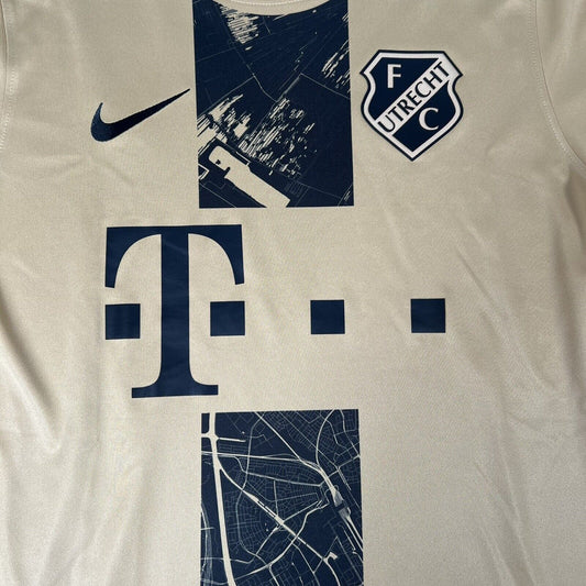 Utrecht 2021/2022 Third Football Shirt   Medium - Football Shirt Kingdom