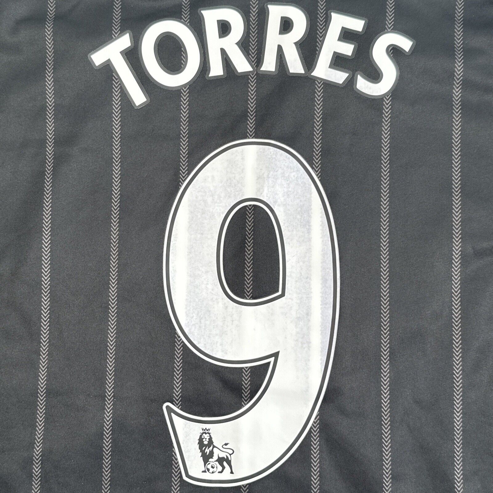 TORRES 9 Chelsea 2010/2011 Away Football Shirt  Men’s XL - Football Shirt Kingdom