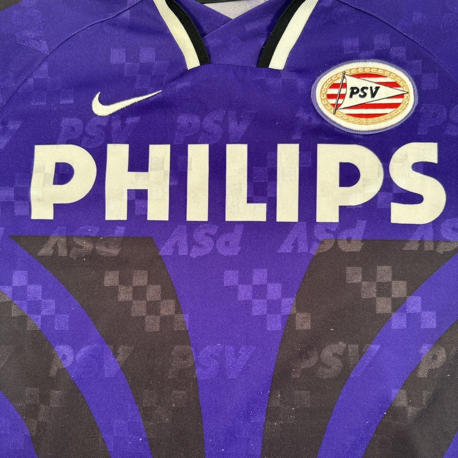 PSV Eindhoven 1996/1997 Away Football Shirt Large - Football Shirt Kingdom