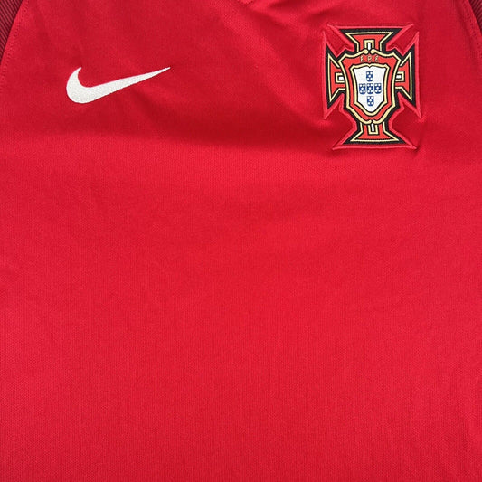 Portugal 2016/2017/2018 Home Football Shirt  Men’s Small - Football Shirt Kingdom